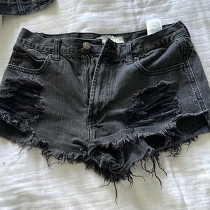 black abrocrombie denim shorts